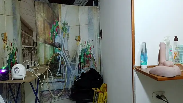 curly_greeneyed webcam