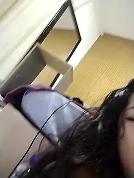 yummi_greluda webcam