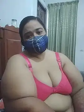 momo_loves webcam