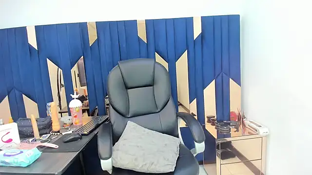 Aisha_hotts777 webcam