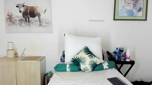 ConnieSmall24 webcam