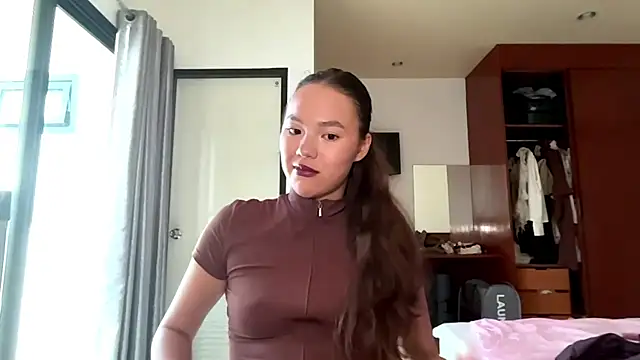 kamila_18_french webcam