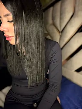 Laura-Khalifa webcam