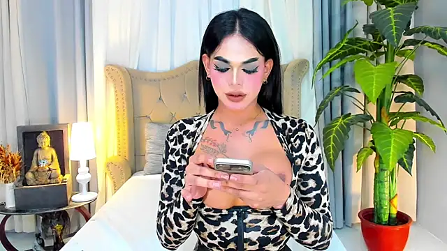 MochaliciousTransOnTop webcam