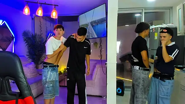 Houseofwarrios's Colombian male cam and chat room