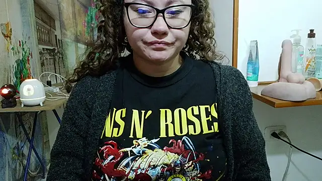 curly_greeneyed webcam