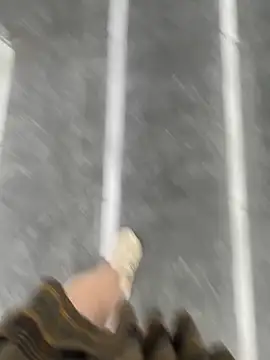 littleqiu (F young) - 学姐为咯赚学费，出卖身体，学校图书馆里搞刺激，达到目标现场脱内内M腿3分钟