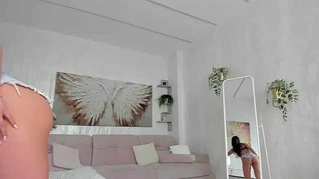 tiffanyhouston_ (F young) - Kitty on your face up close ;)