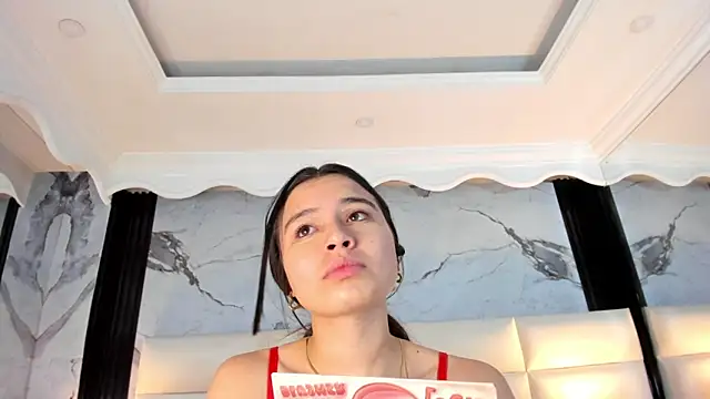 VictoriaKyros webcam