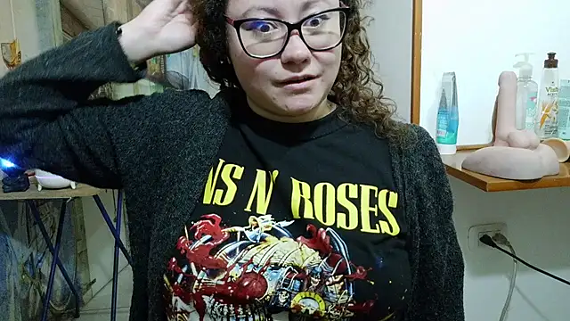 curly_greeneyed webcam