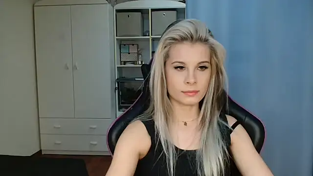 KristineGlow webcam