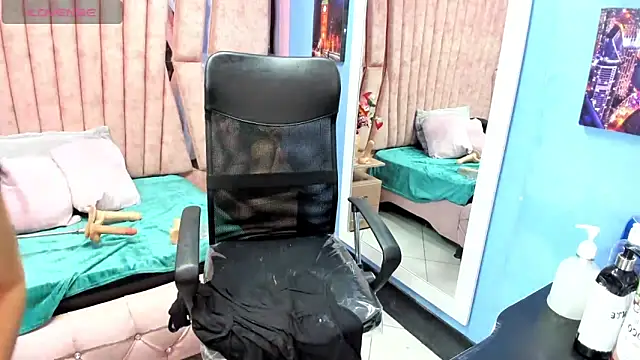 HornySkinny26 webcam