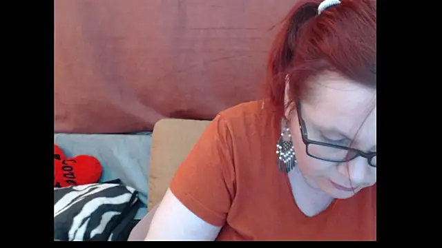 PlayfullMature webcam