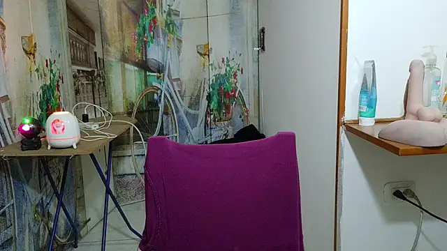 curly_greeneyed webcam