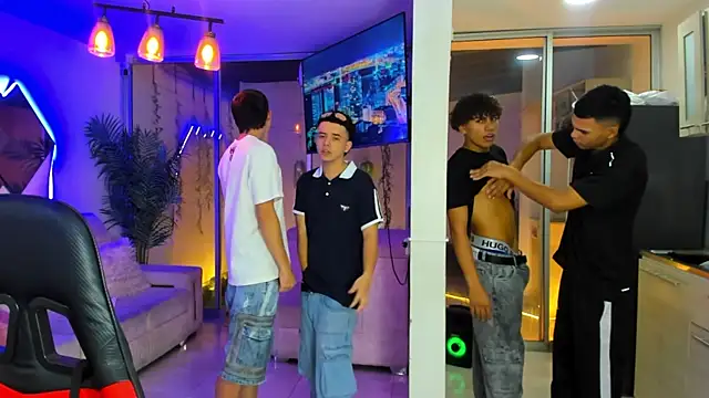 Houseofwarrios's Colombian male cam and chat room