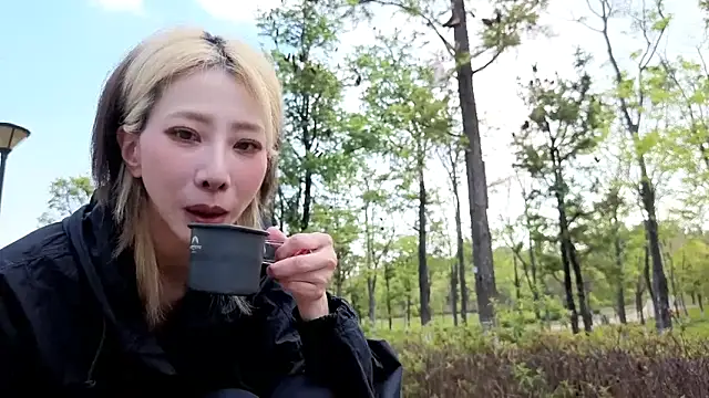 MoonVelour999 webcam