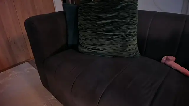 cleoemberr_ - CleoEmberr_'s free webcam - UK Sex Cams