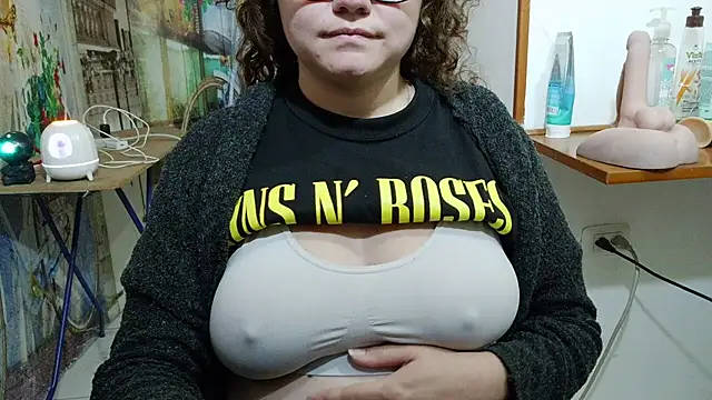 curly_greeneyed webcam