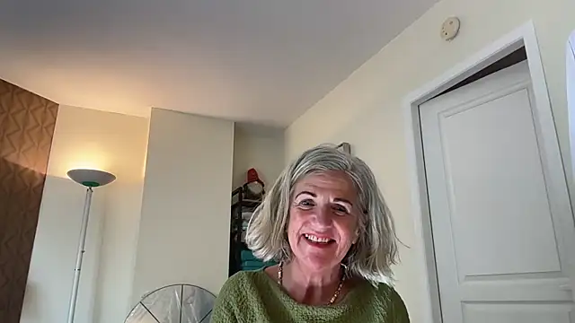 NaughtyMonicaUK webcam