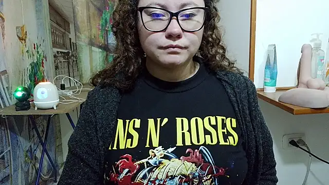 curly_greeneyed webcam