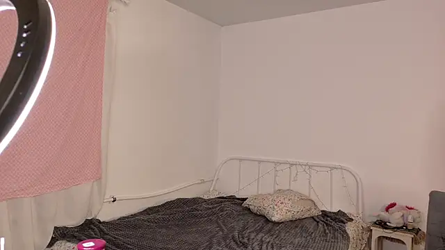 xxx cam chat KikiMoor