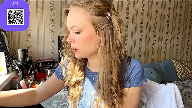 LolaZola webcam