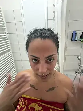 SweetPetiteNoir webcam