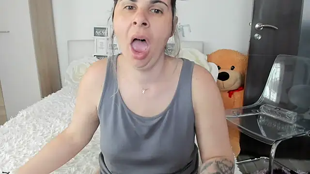 sweetemy4u (F milf) - make this pussy happy whit a big squirt