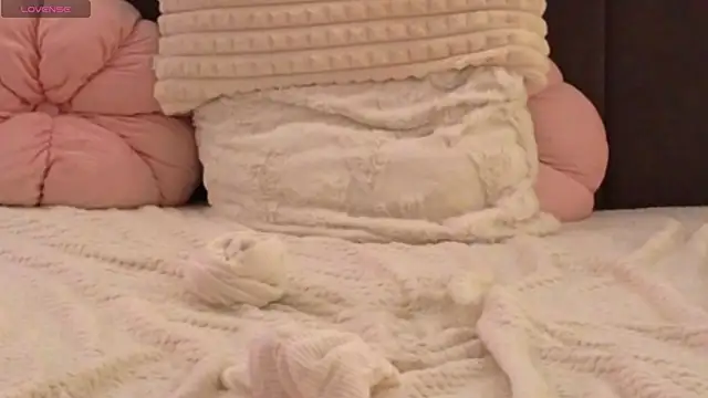 LauraDelightX webcam