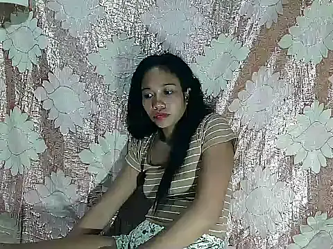 PinaySkinnyGirl webcam