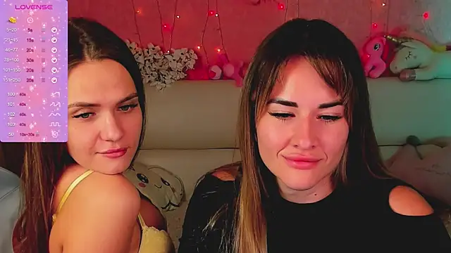 hotty_girls_here (G young) - HOT KISS