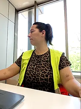 bichota85 (F milf) - Flash tits