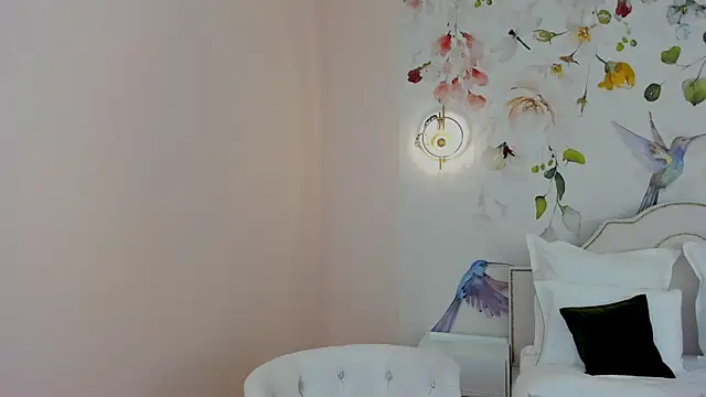 CamillaLarson webcam