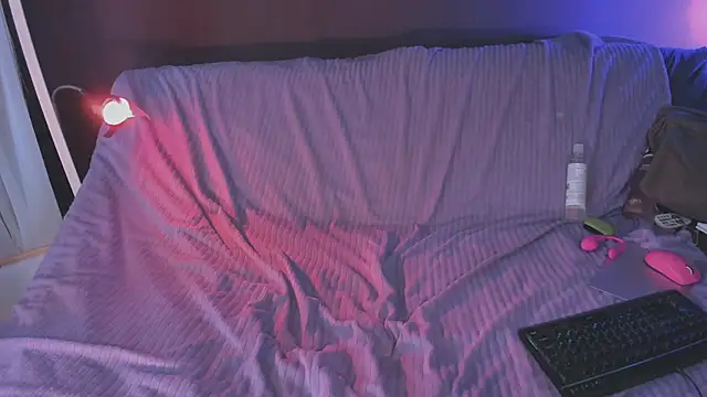 juby_yuby's Stripchat show and profile