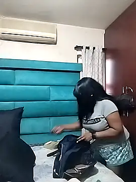 Webcam Model (hemilynthomas2467)  is live.Free join now!