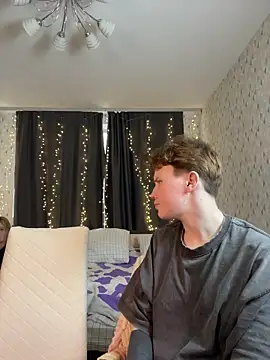 two_gerls_here webcam