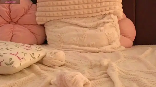 LauraDelightX webcam