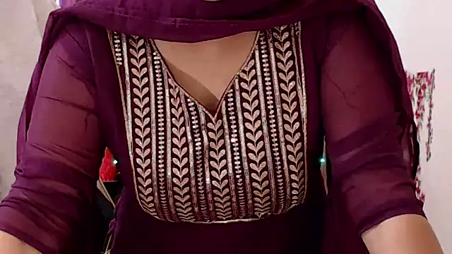 Cute_Shanaya_143 webcam