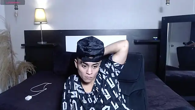 Liiamthompson webcam