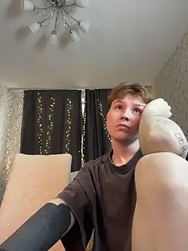 two_gerls_here webcam