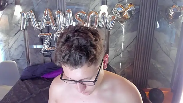 Manson_and_Zoe's live cam