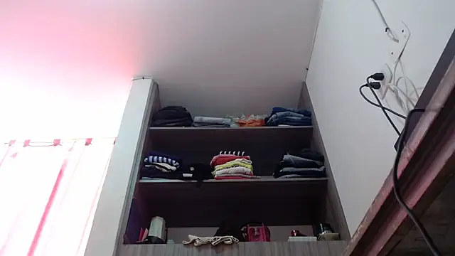 Webcam Model (nicolle_milf1978)  is live.Free join now!