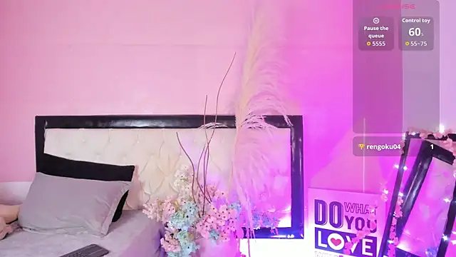 Emily_Roussee webcam