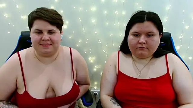 BeckyAndHellen webcam