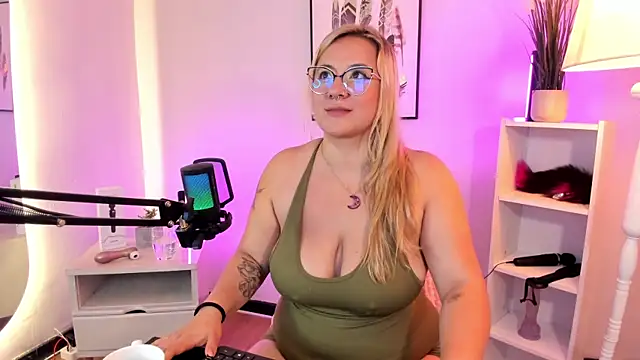 hollie_joliie webcam