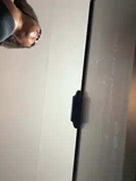 Bootyliciouse21X webcam