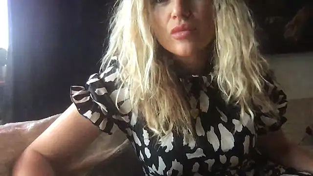 BlondSeduction webcam