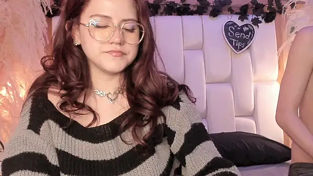 Daphne_And_Roger webcam