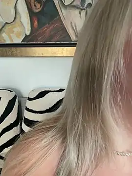 Webcam Model (misstitmouseofficial)  is live.Free join now!