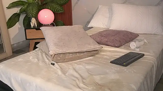 SophieCollins_1 webcam